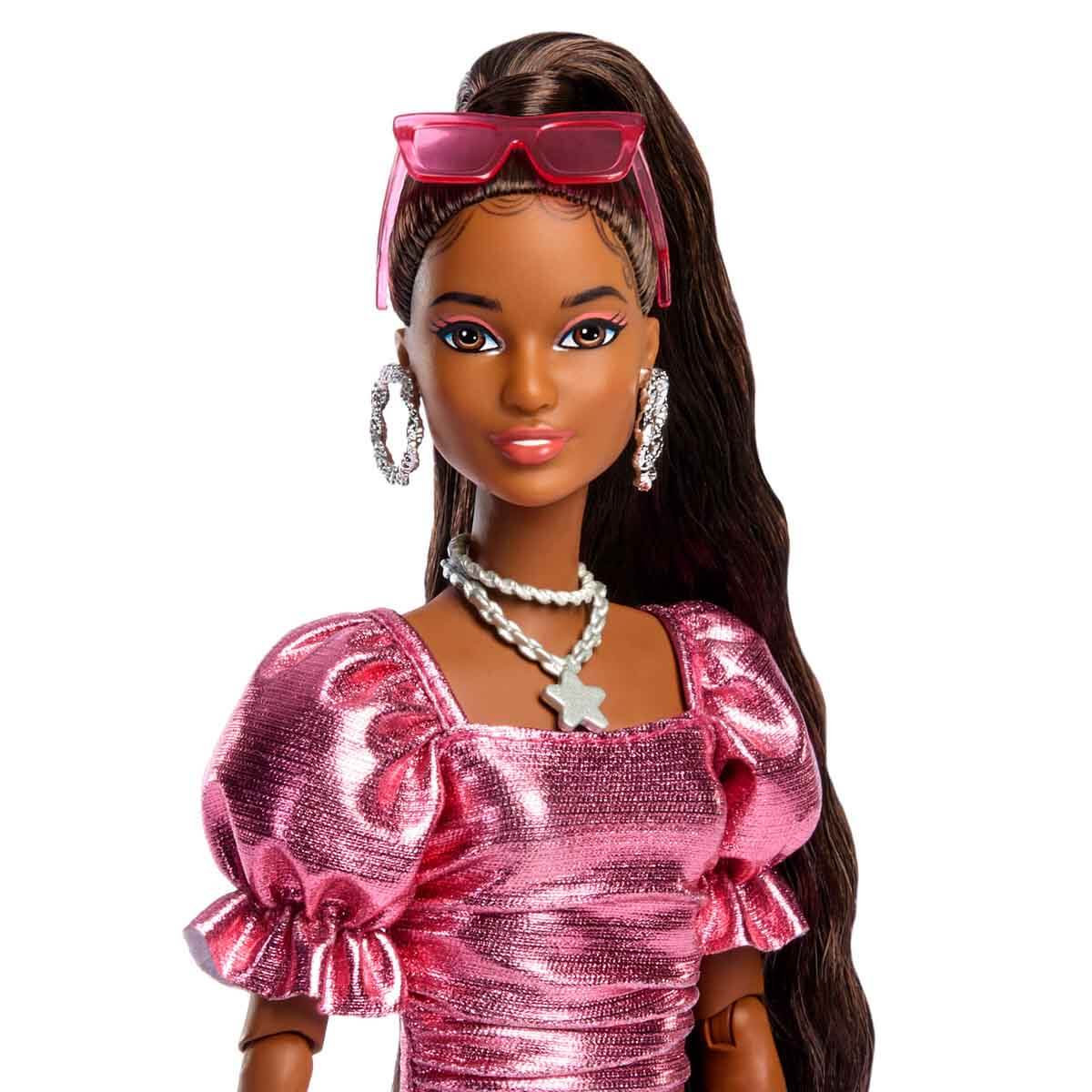 undefined - 8b64e_Barbie_Deluxe_Style_Stil_Ikonu_Metalik_Pembe_Elbis.jpg