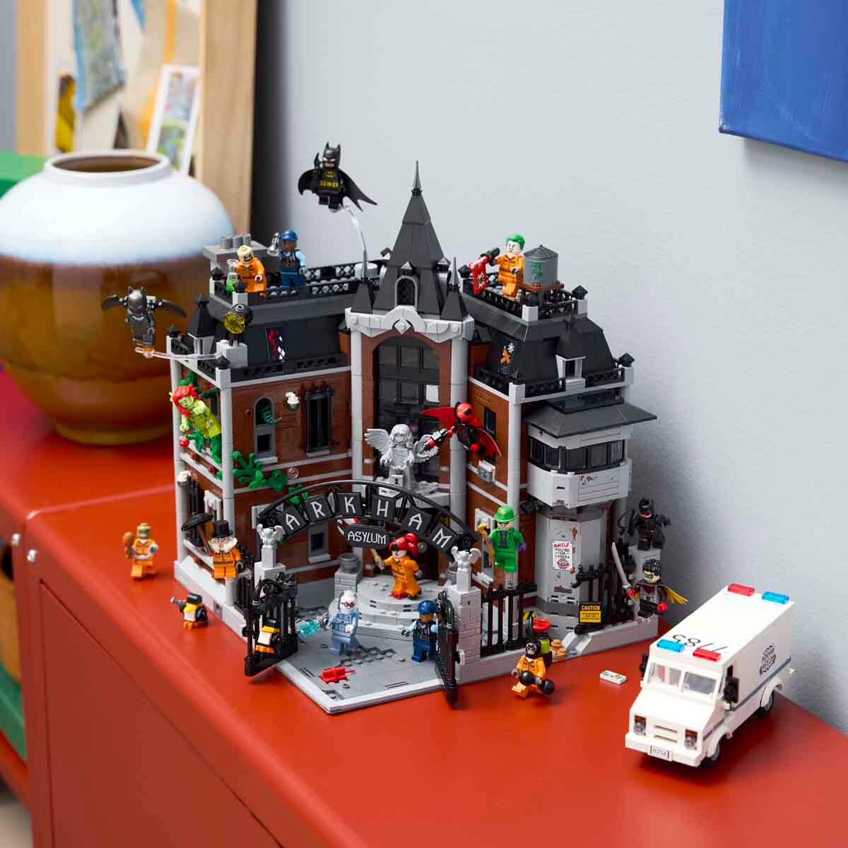 undefined - 8bf1f_LEGO_DC_Batman_Arkham_Asylum_76300_.jpg