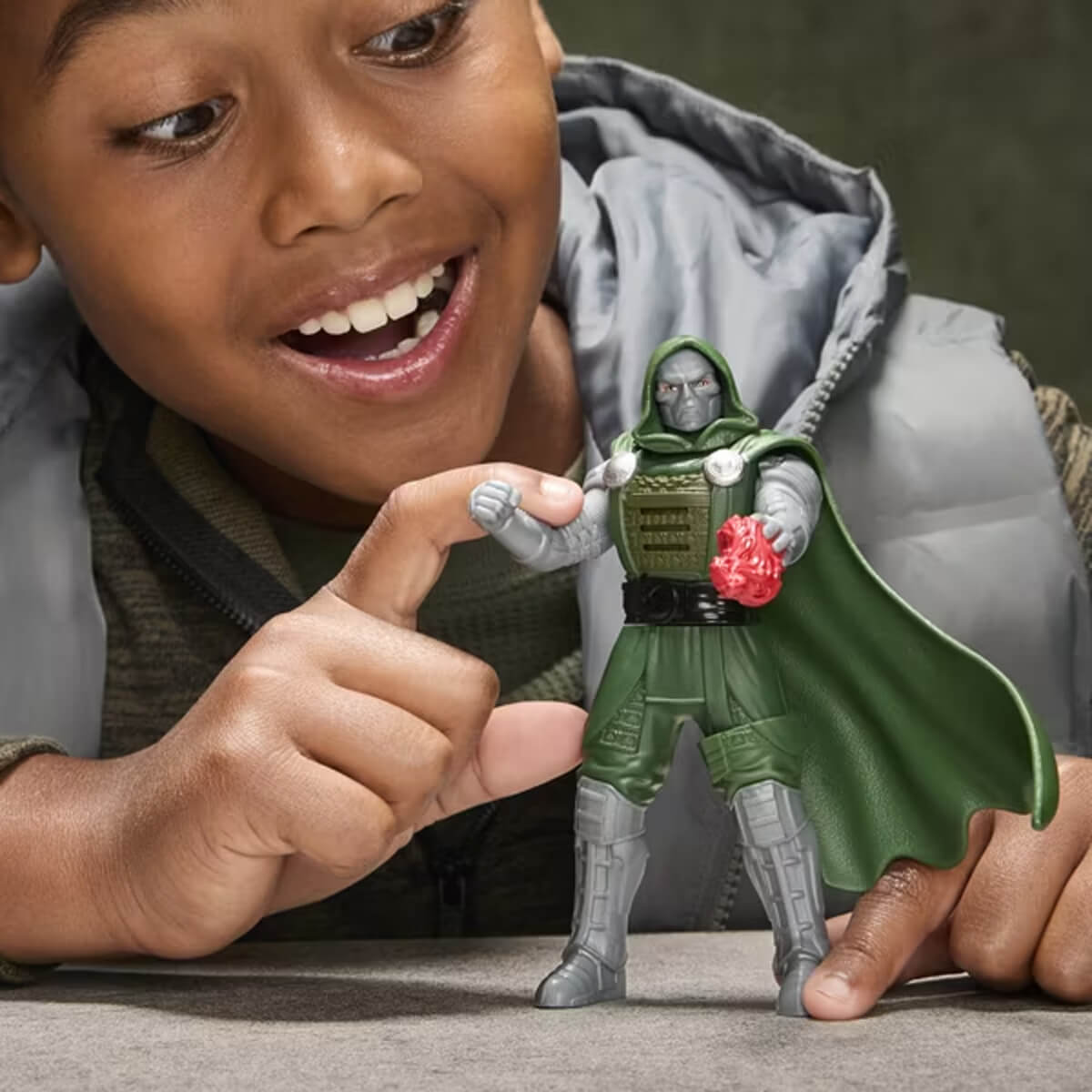 undefined - 92496_Sesli_Marvel_Avengers_Doomsday_Doctor_Doom_Figuru.jpg