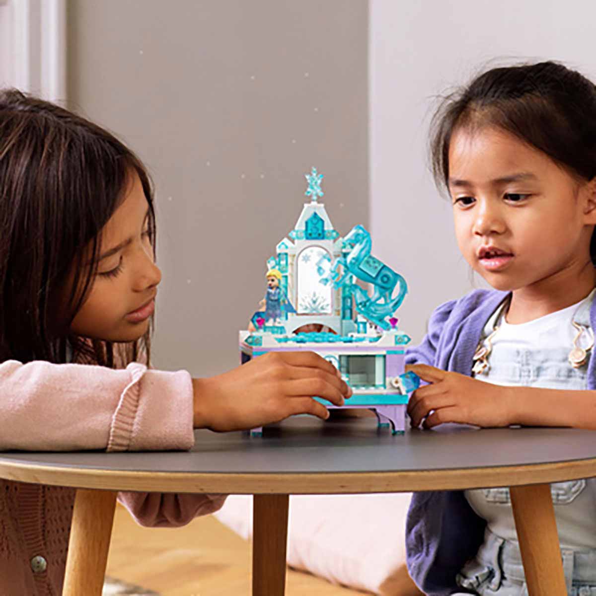 undefined - 9388c_LEGO_Disney_Frozen_Elsanin_Mucevher_Kutusu_41168.jpg
