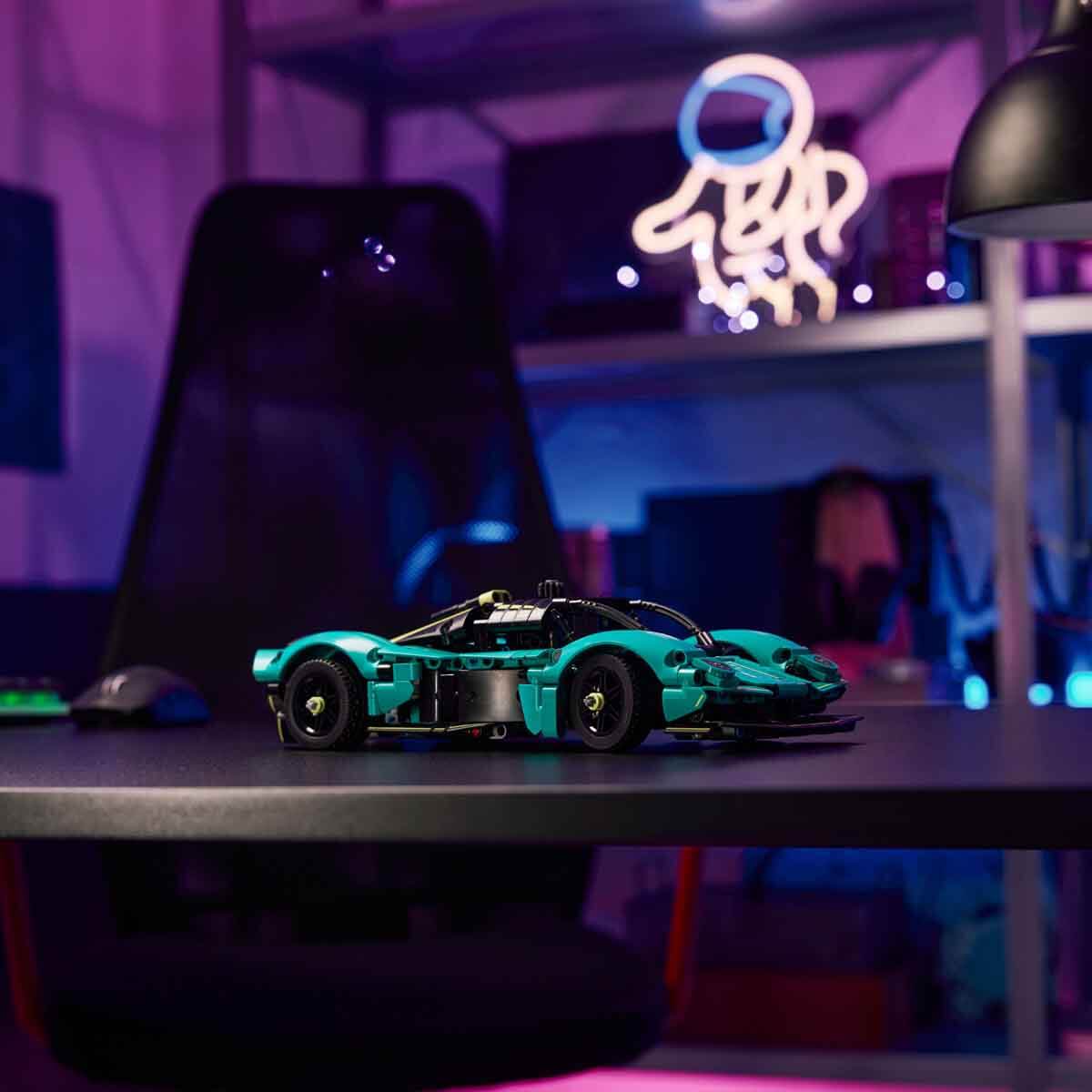undefined - 938f4_LEGO_Technic_Aston_Martin_Valkyrie_42208.jpg