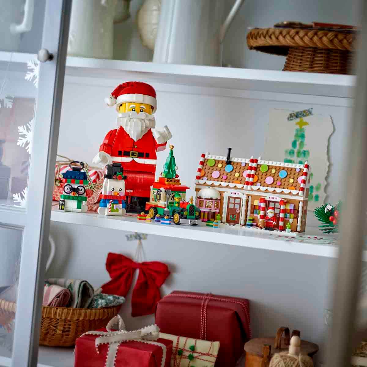 undefined - 93a63_LEGO_Buyuk_Boyutlu_Noel_Baba_Minifiguru_40820.jpg