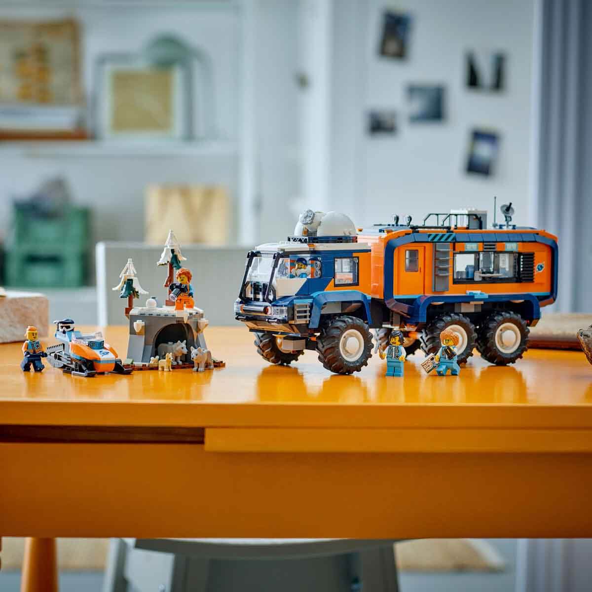 undefined - 93b5c_LEGO_City_Kutup_Kasifi_Laboratuvar_Kamyonu_60471_.jpg