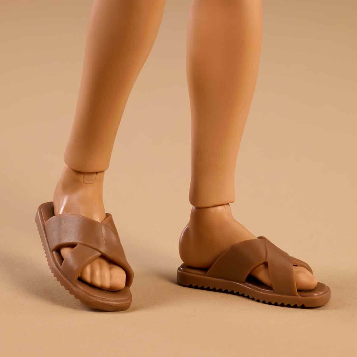 undefined - 93e75_Barbie_Signature_Barbie_Basics_Ikonik_Koleksiyon_B.jpg