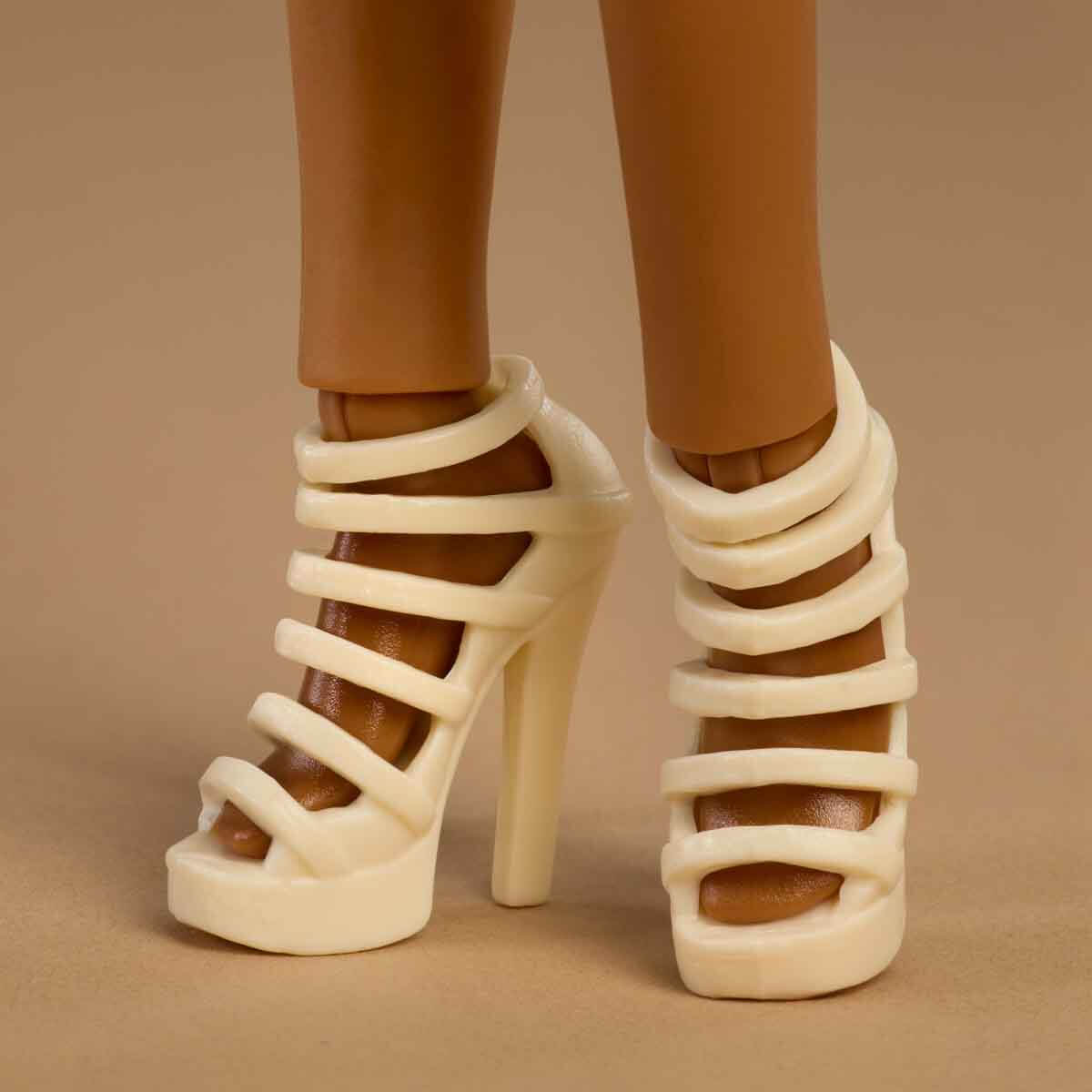 undefined - 93f5c_Barbie_Signature_Barbie_Basics_Ikonik_Koleksiyon_B.jpg