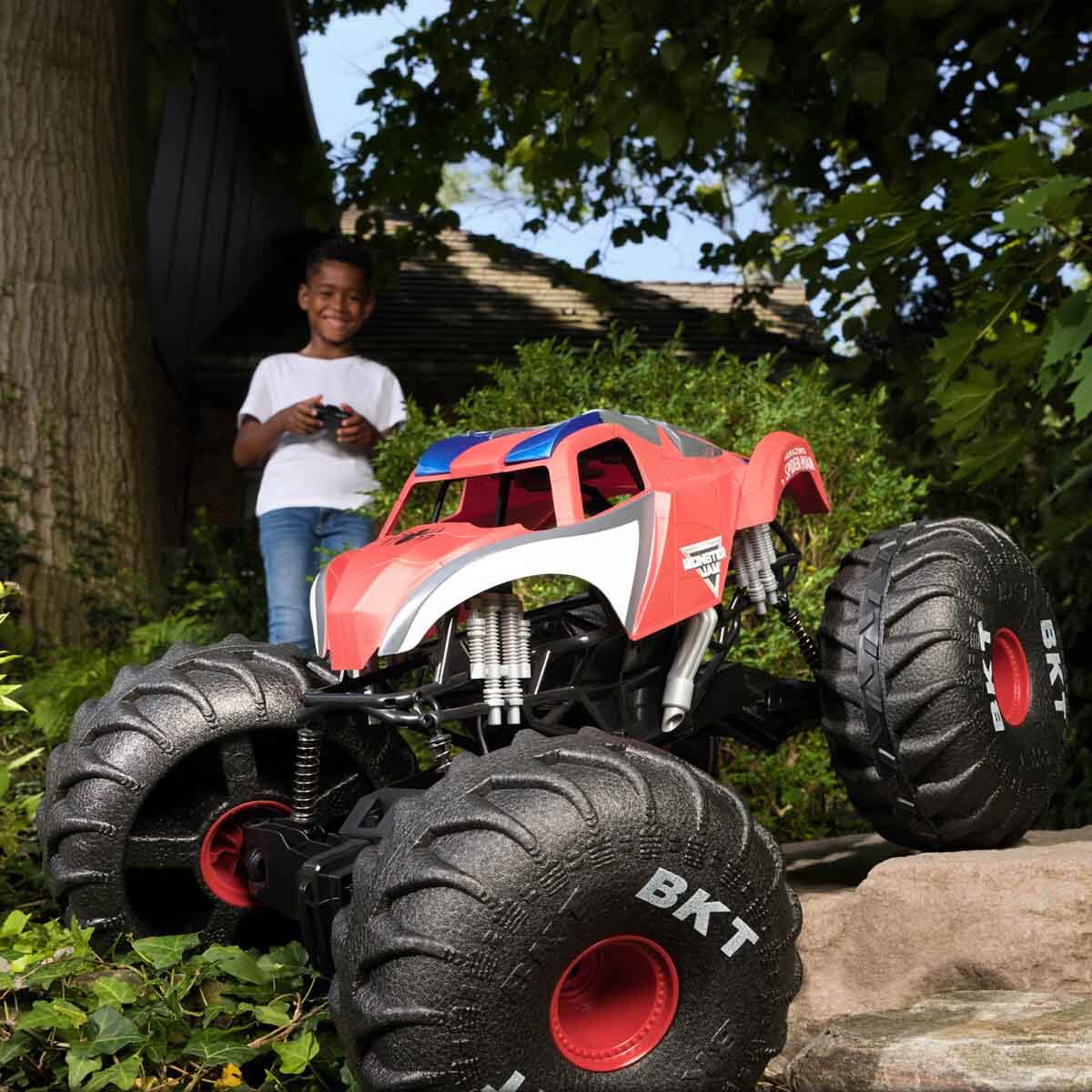undefined - 97e7a_1_10_Monster_Jam_Mega_Spider-Man_USB_Sarjli_Uzakta.jpg