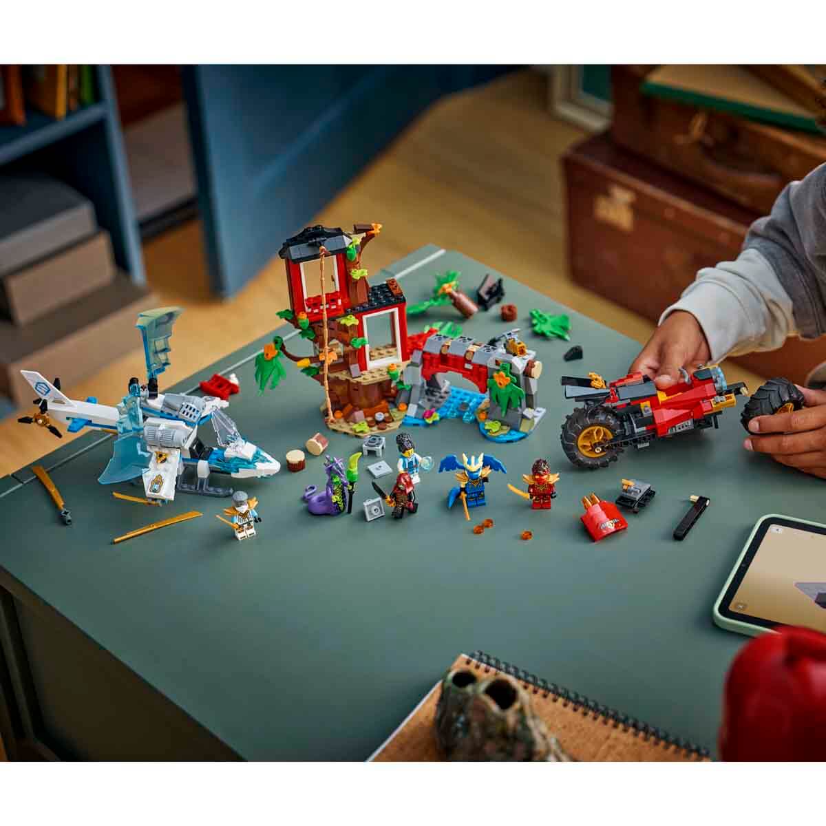 洋楽 CCG LEGO® NINJAGO® Ninja Aracı Ağaç Ev Savaşı 71857