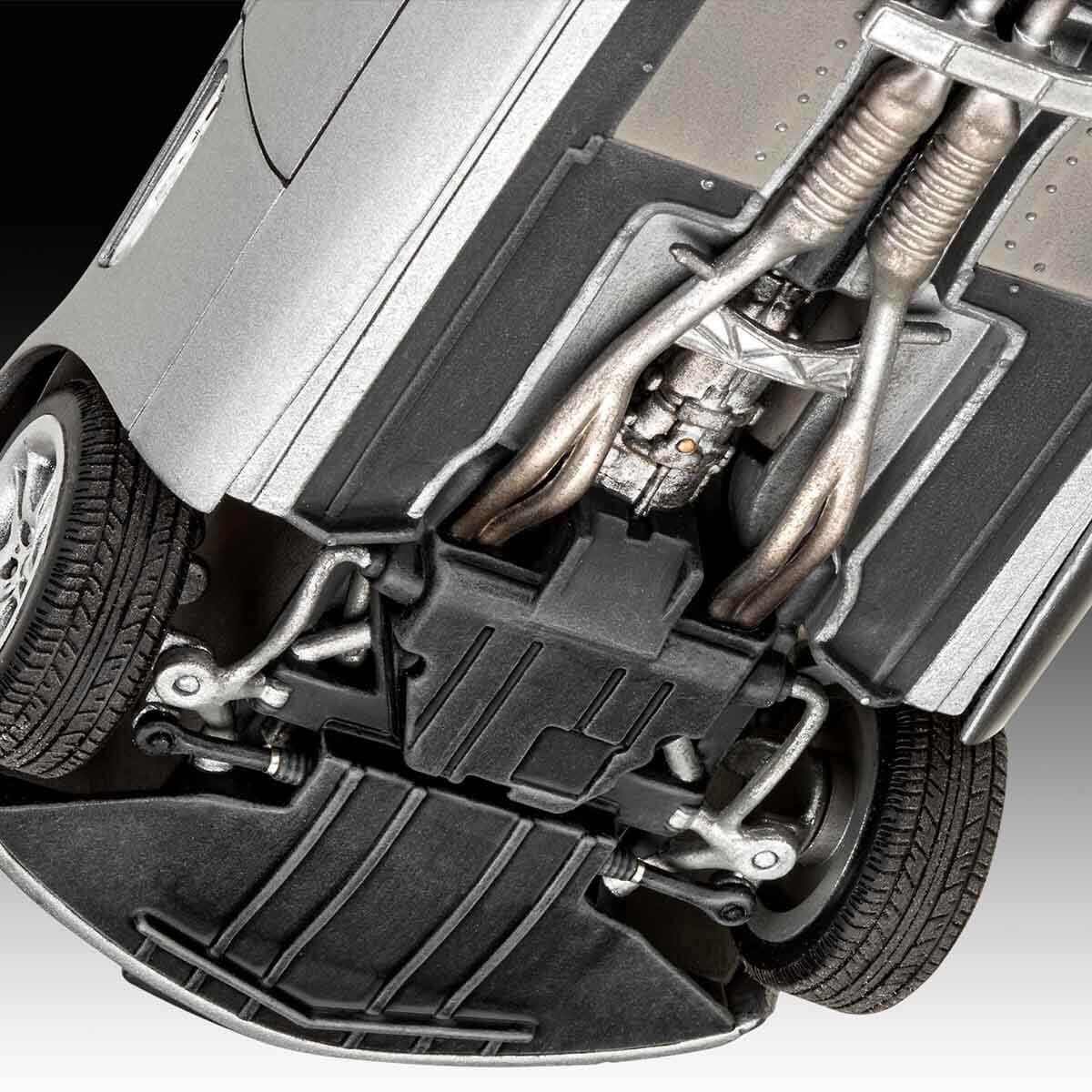 undefined - 98568_Revell_124_BMW_Z8_007_The_World_Is_Not_Enough_VG05.jpg
