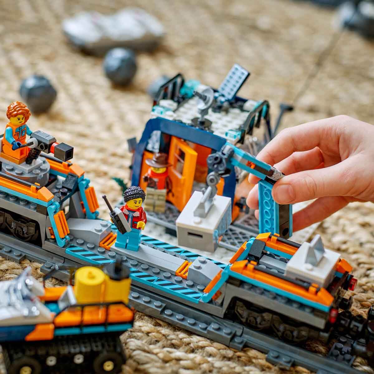 undefined - 9962a_LEGO_City_Kasiflerin_Kuzey_Kutbu_Ekspres_Treni_604.jpg