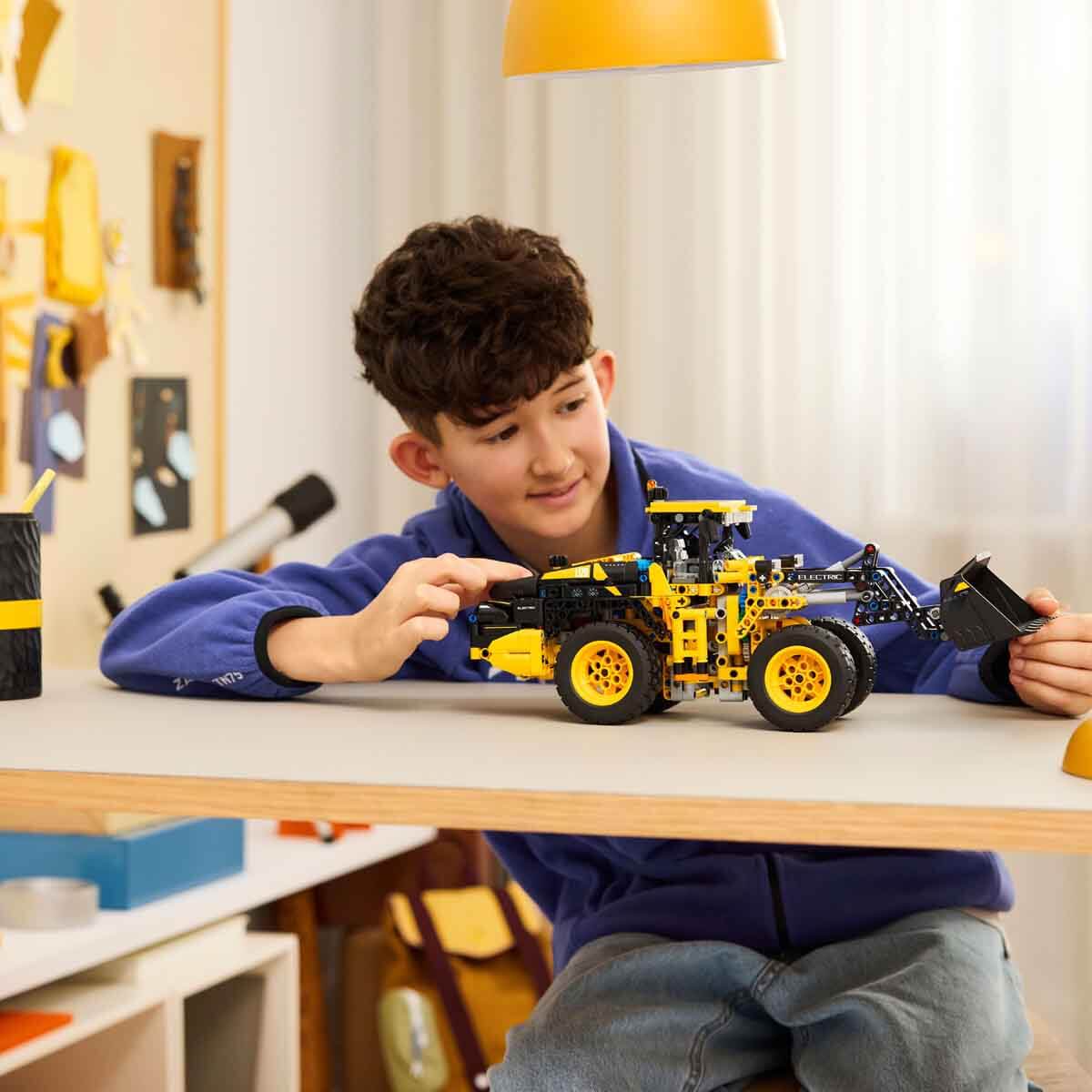 undefined - 9aed8_LEGO_Technic_Volvo_L120_Electric_Tekerlekli_Yukley.jpg