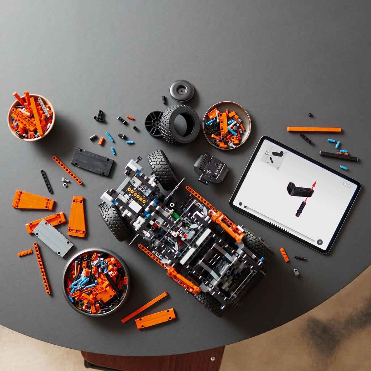 undefined - 9b823_LEGO_Technic_Mercedes-Benz_G_500_PROFESSIONAL_Line.jpg
