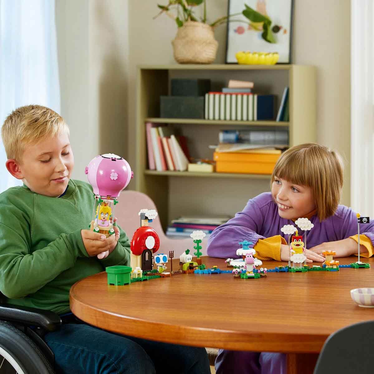 undefined - 9c1ff_LEGO_Super_Mario_Peach_in_Bahcesinde_Balon_Yolculu.jpg