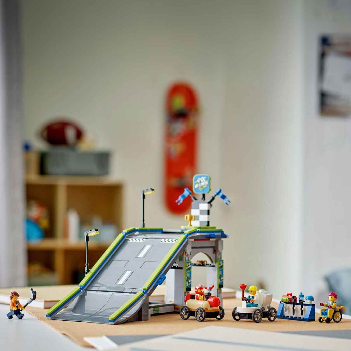 undefined - 9c3ea_LEGO_City_Senin_Kurallarin_Yaris_Arabasi_Rampa_Par.jpg