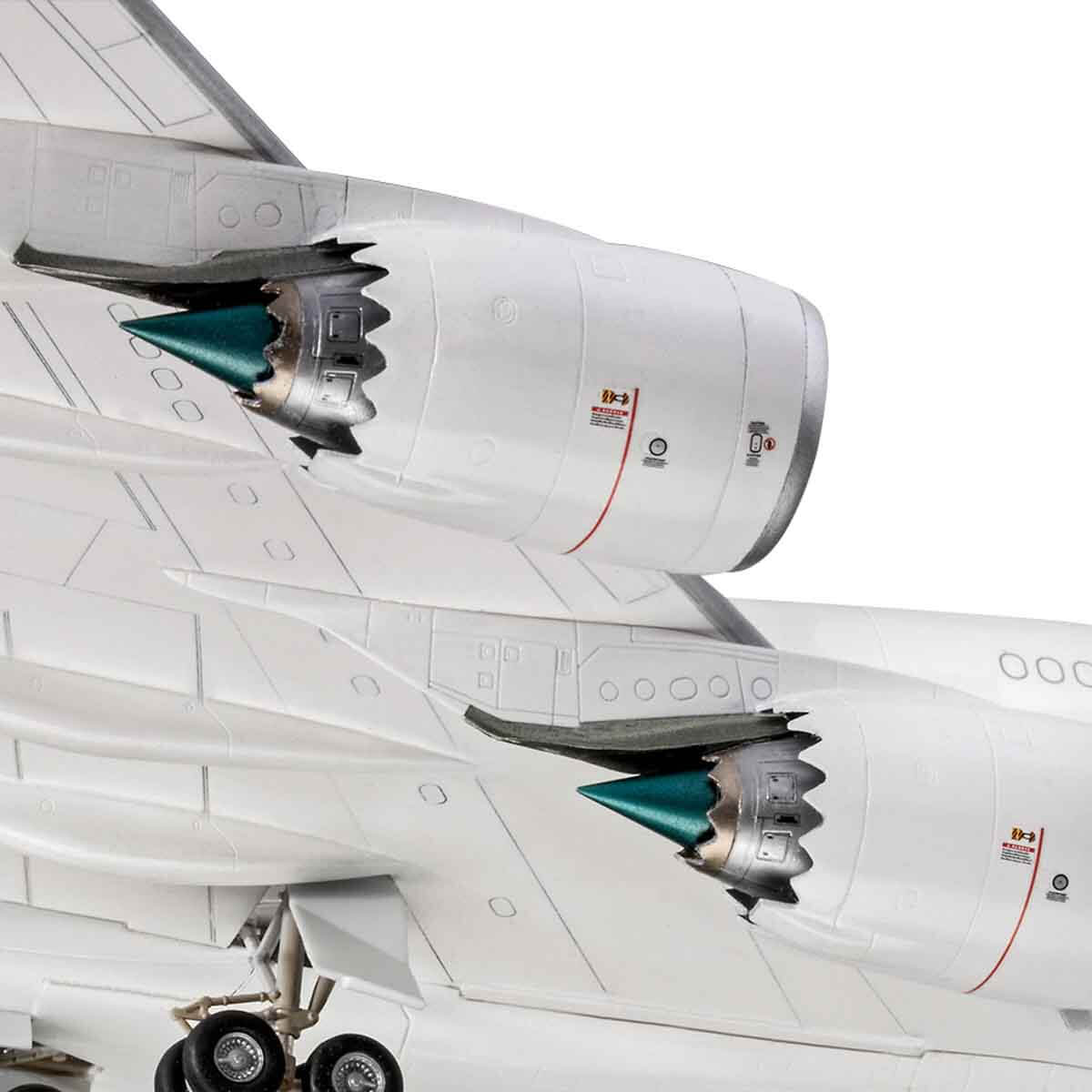 undefined - 9c48e_Revell_1_144_Boeing_747_8_VSU03891.jpg