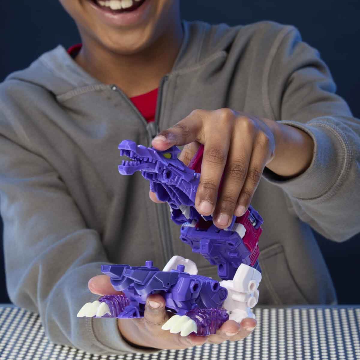 undefined - 9d970_Transformers_Cyberworld_Ultimate_Cybers_Changers_F.jpg
