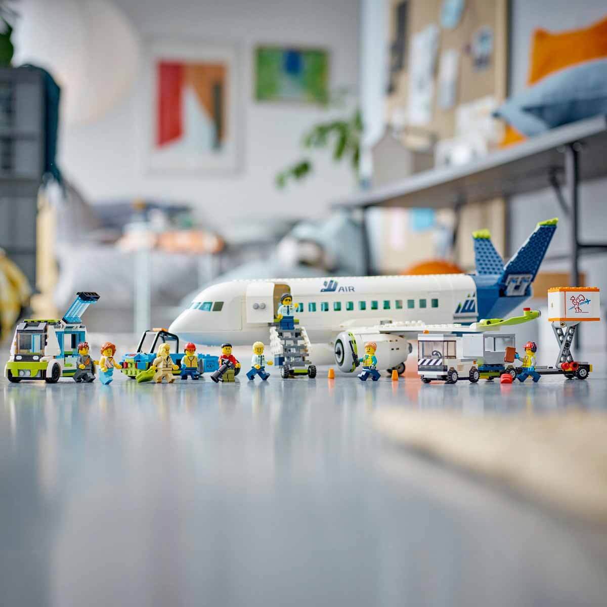undefined - 9dad3_LEGO_City_Yolcu_Ucagi_60367.jpg
