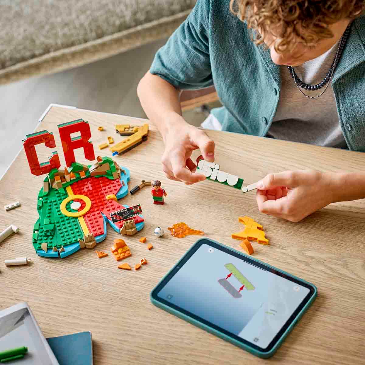 undefined - 9f374_LEGO_Editions_Cristiano_Ronaldo_Unutulmaz_Futbol_A.jpg