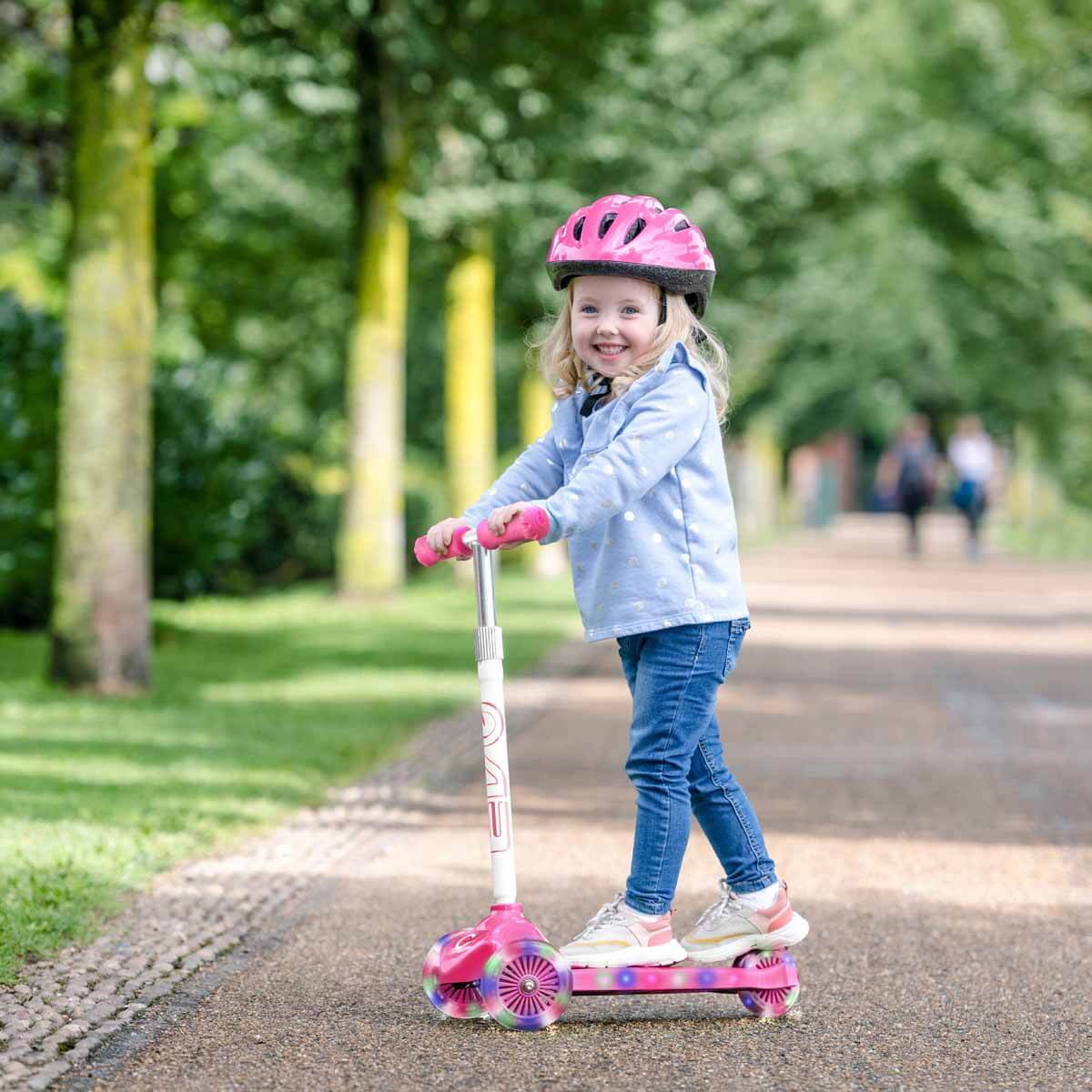 undefined - 9ff7f_Evo_Isikli_3_Tekerlekli_Pembe_Scooter.jpg