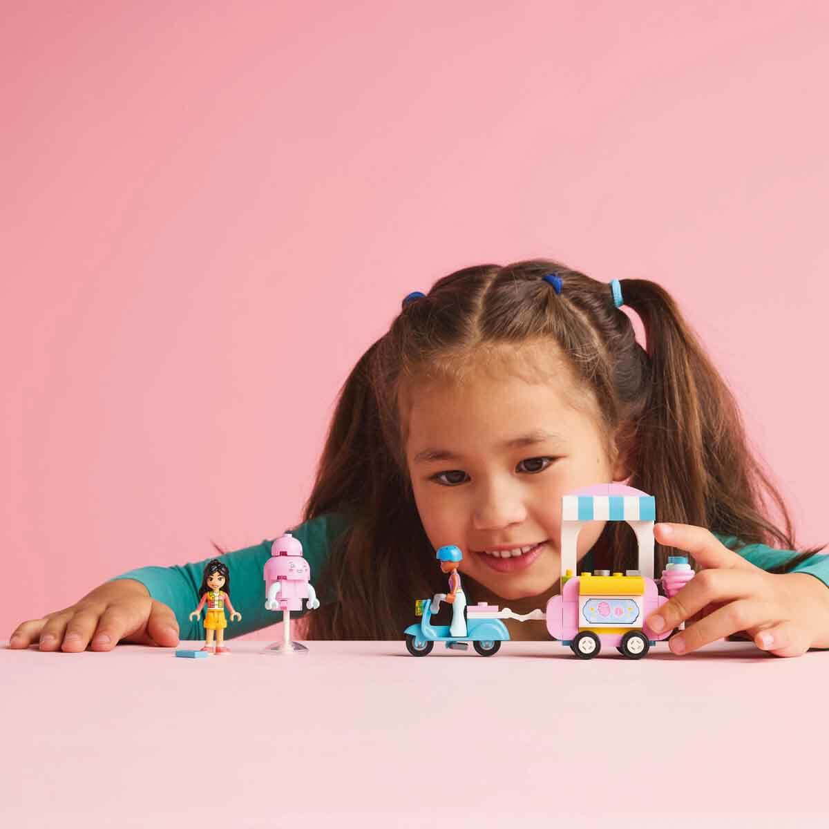 undefined - a23bf_LEGO_Friends_Pamuk_Seker_Standi_ve_Scooter_42643.jpg
