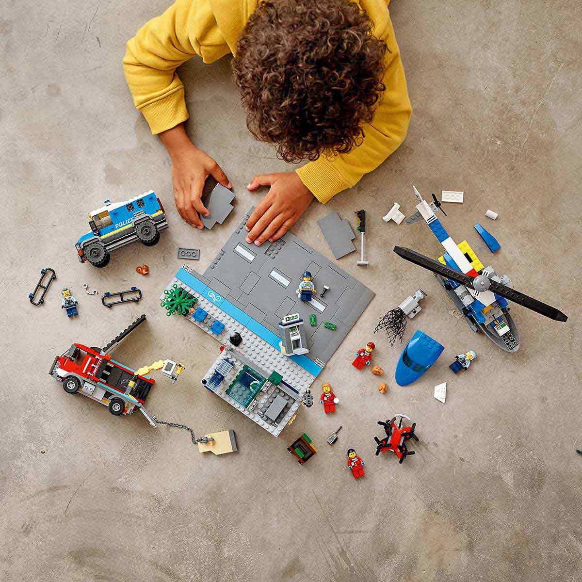 undefined - a2a11_LEGO_City_Bankada_Polis_Takibi_60317.jpg