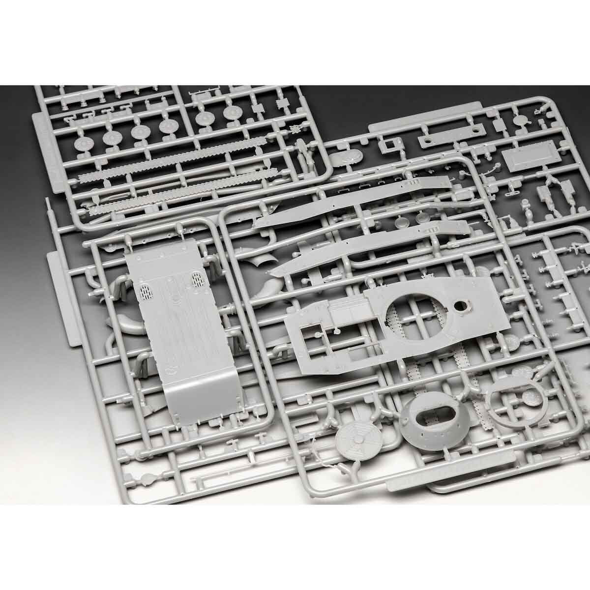 undefined - a37e4_Revell_1_72_PT_76B_VSO03314.jpg