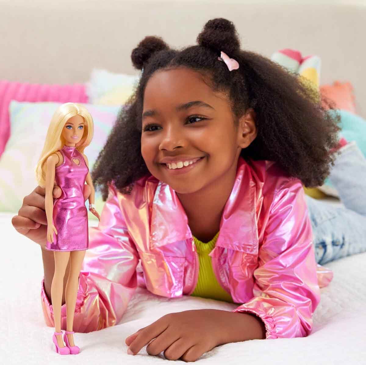 undefined - a4020_Barbie_Metalik_Pembe_Elbiseli_Fashionistas_Bebegi_.jpg