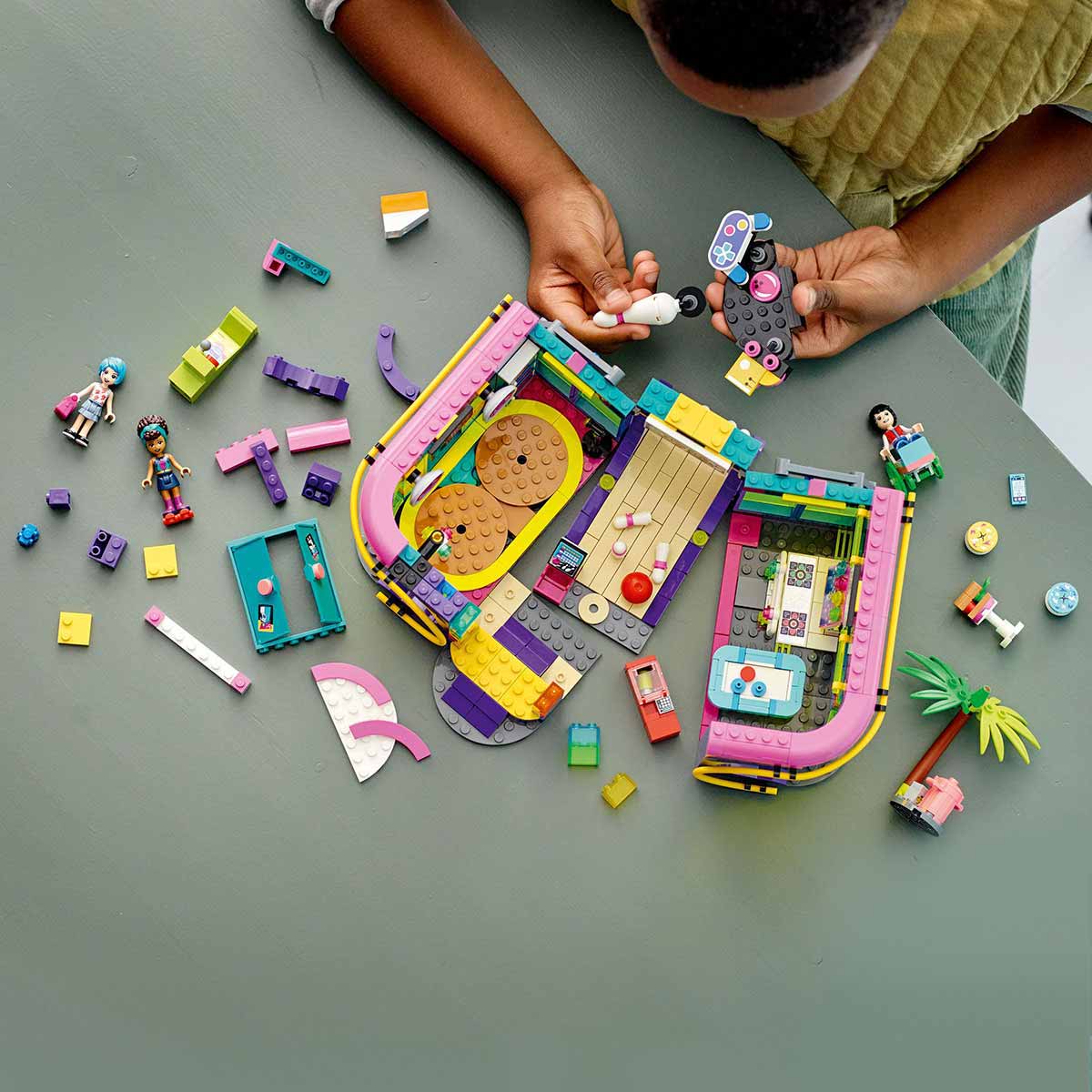 undefined - a54ad_LEGO_Friends_Patenli_Disko_Salonu_41708.jpg