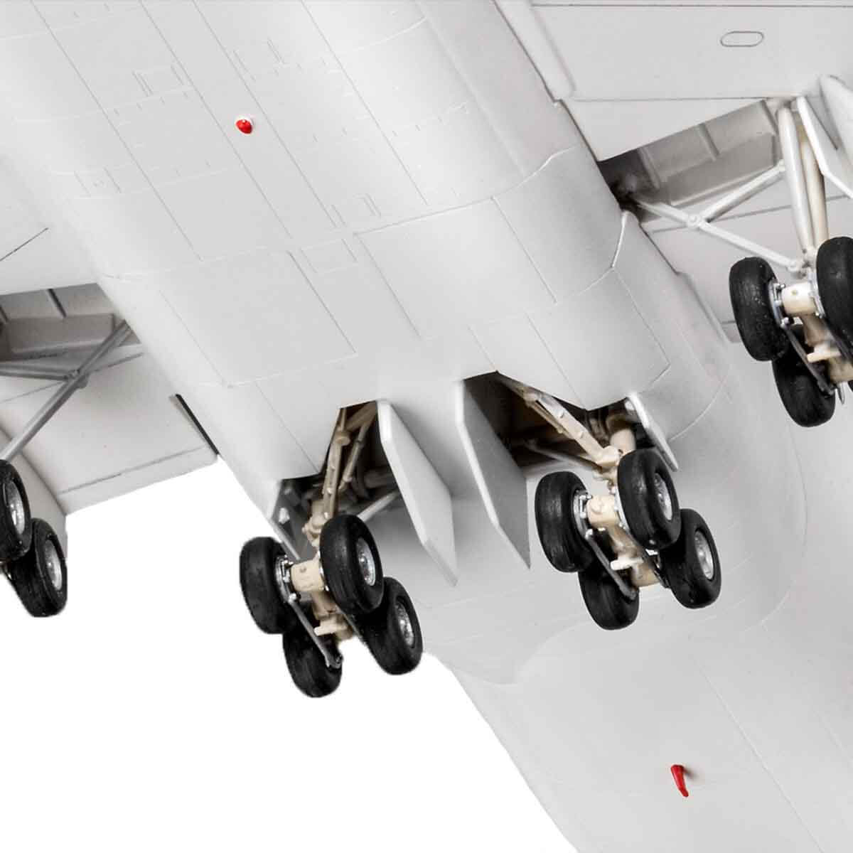 undefined - a5785_Revell_1_144_Boeing_747_8_VSU03891.jpg