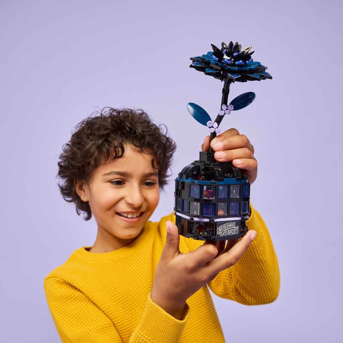 undefined - a581c_LEGO_Wednesday_Siyah_Yildiz_Cicegi_76784_.jpg