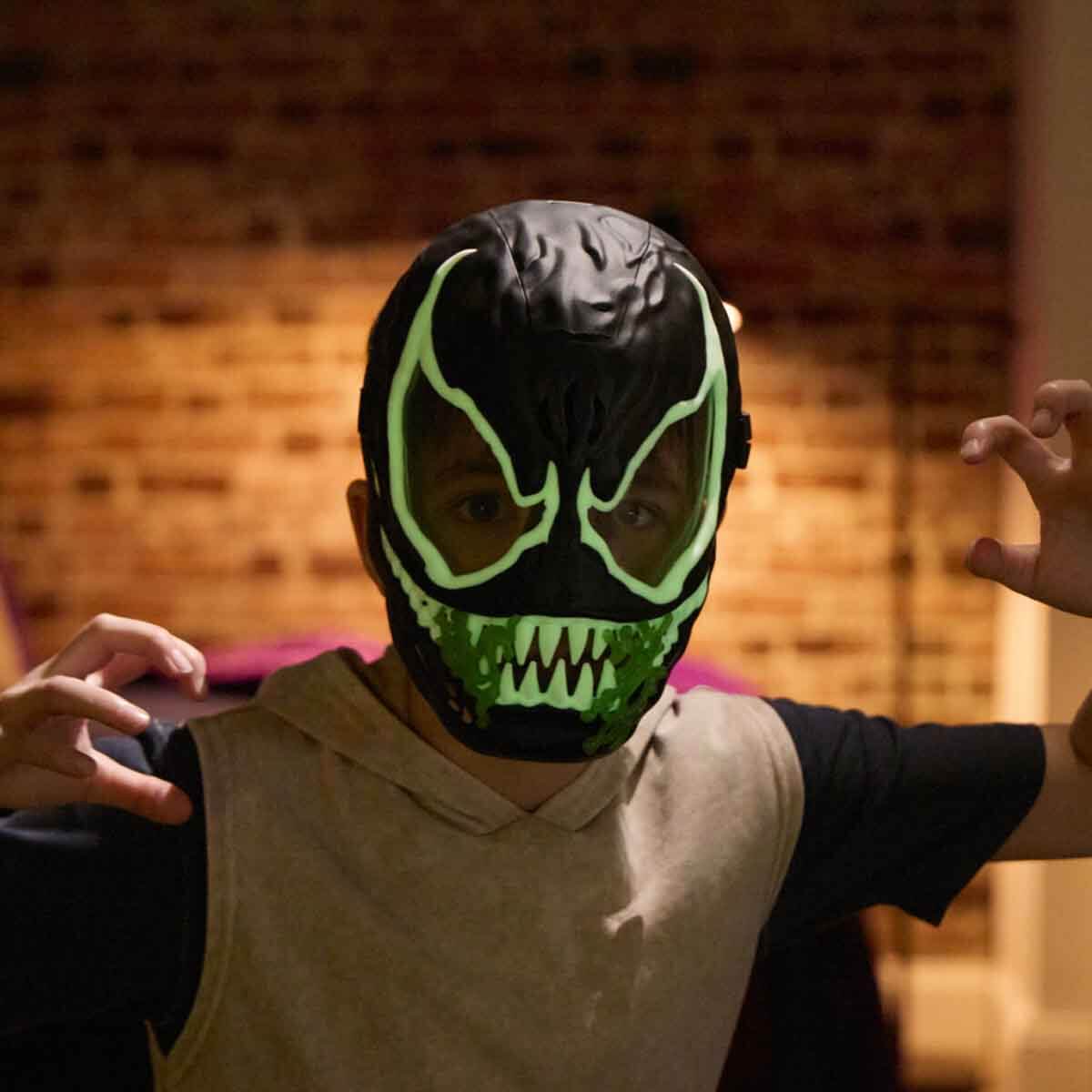 undefined - a64d4_Sesli_SpiderMan_Venom_Versus_Karanlikta_Parlayan_V.jpg