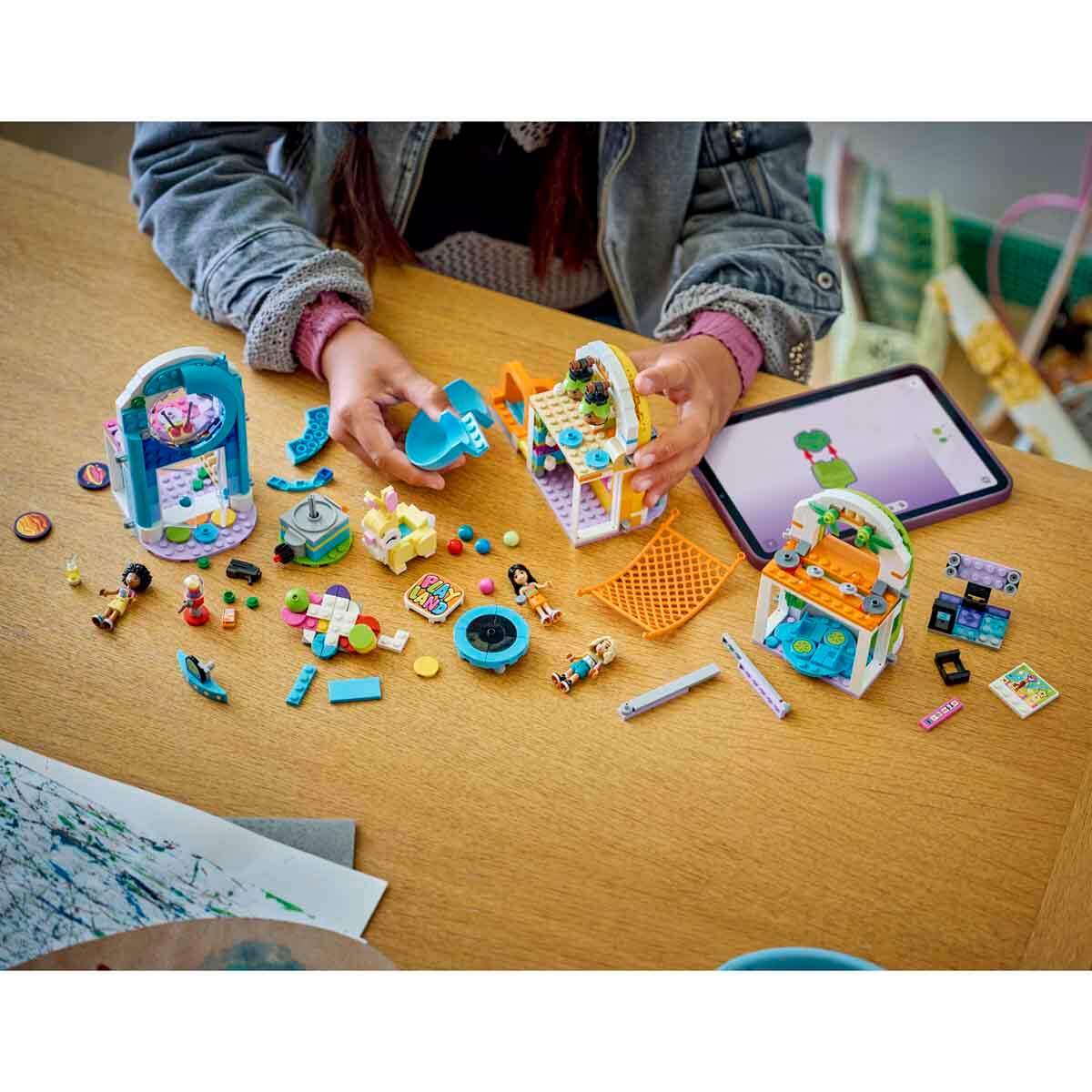 undefined - a6af5_LEGO_Friends_Eglenceli_Kapali_Oyun_Parki_42686_.jpg