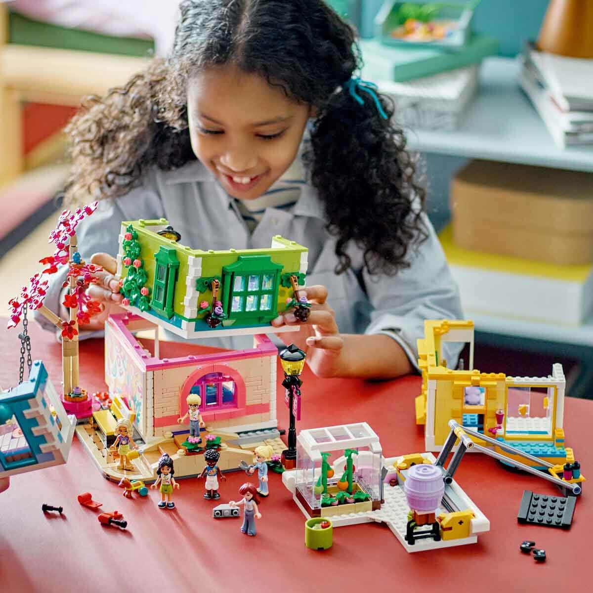 undefined - a6c51_LEGO_Friends_Heartlake_City_Toplum_Merkezi_41748.jpg