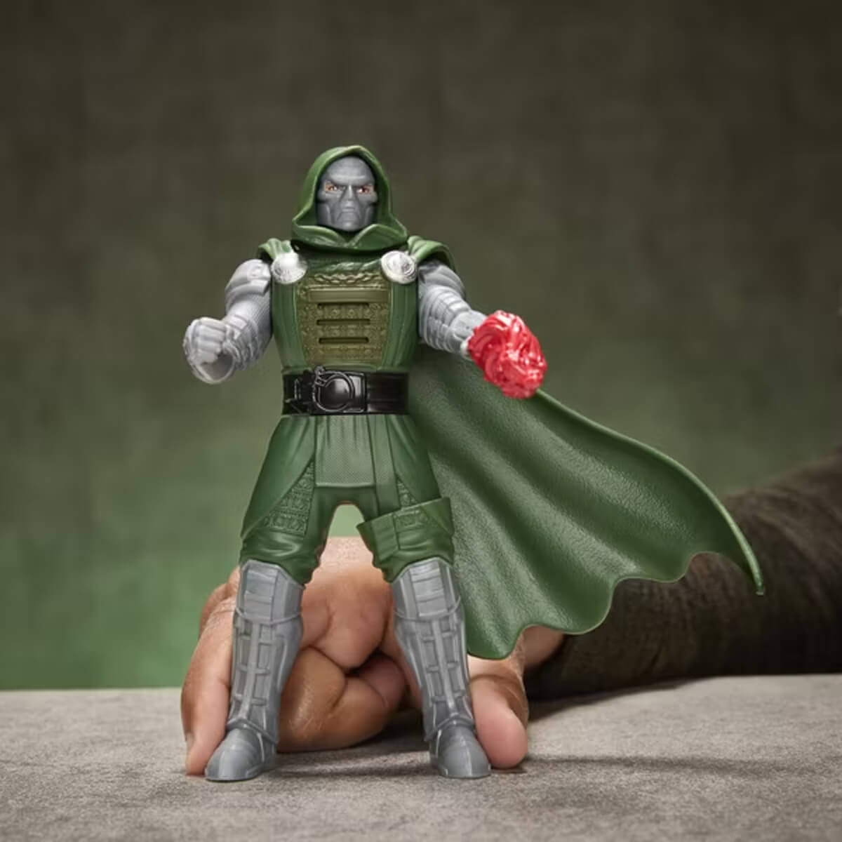 undefined - a7e44_Sesli_Marvel_Avengers_Doomsday_Doctor_Doom_Figuru.jpg