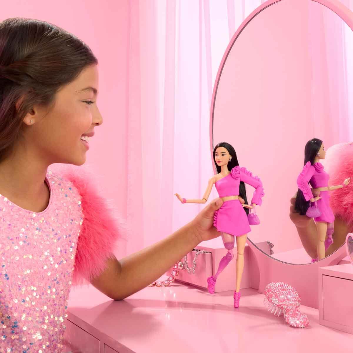 undefined - a928a_Barbie_Deluxe_Style_Isiltili_Protez_Bacakli_Bebek_.jpg