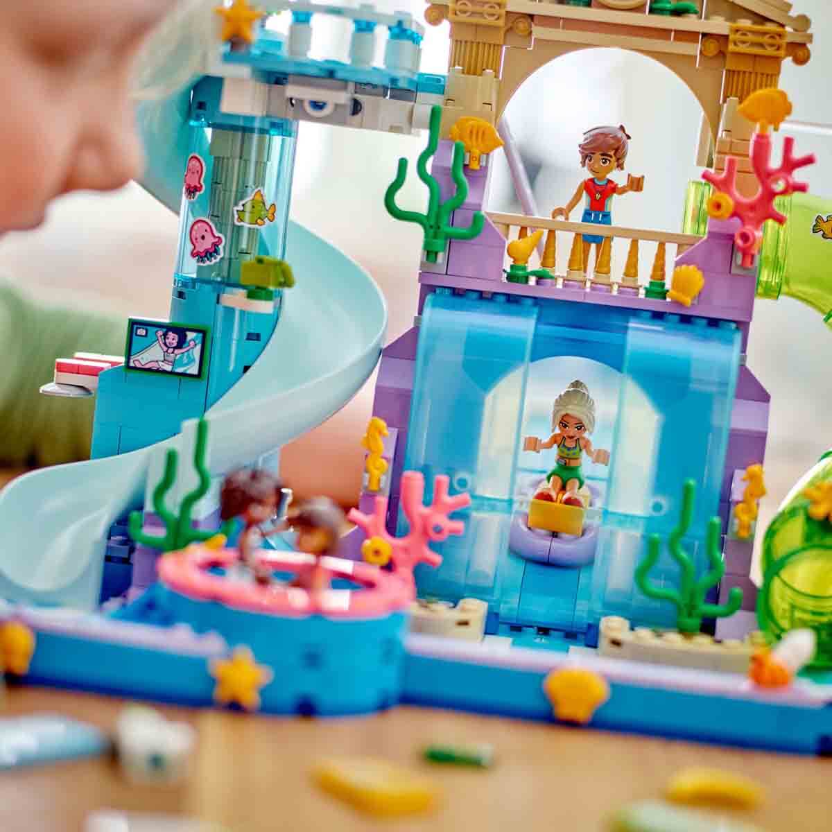 undefined - ab9da_LEGO_Friends_Heartlake_City_Su_Parki_42630_.jpg