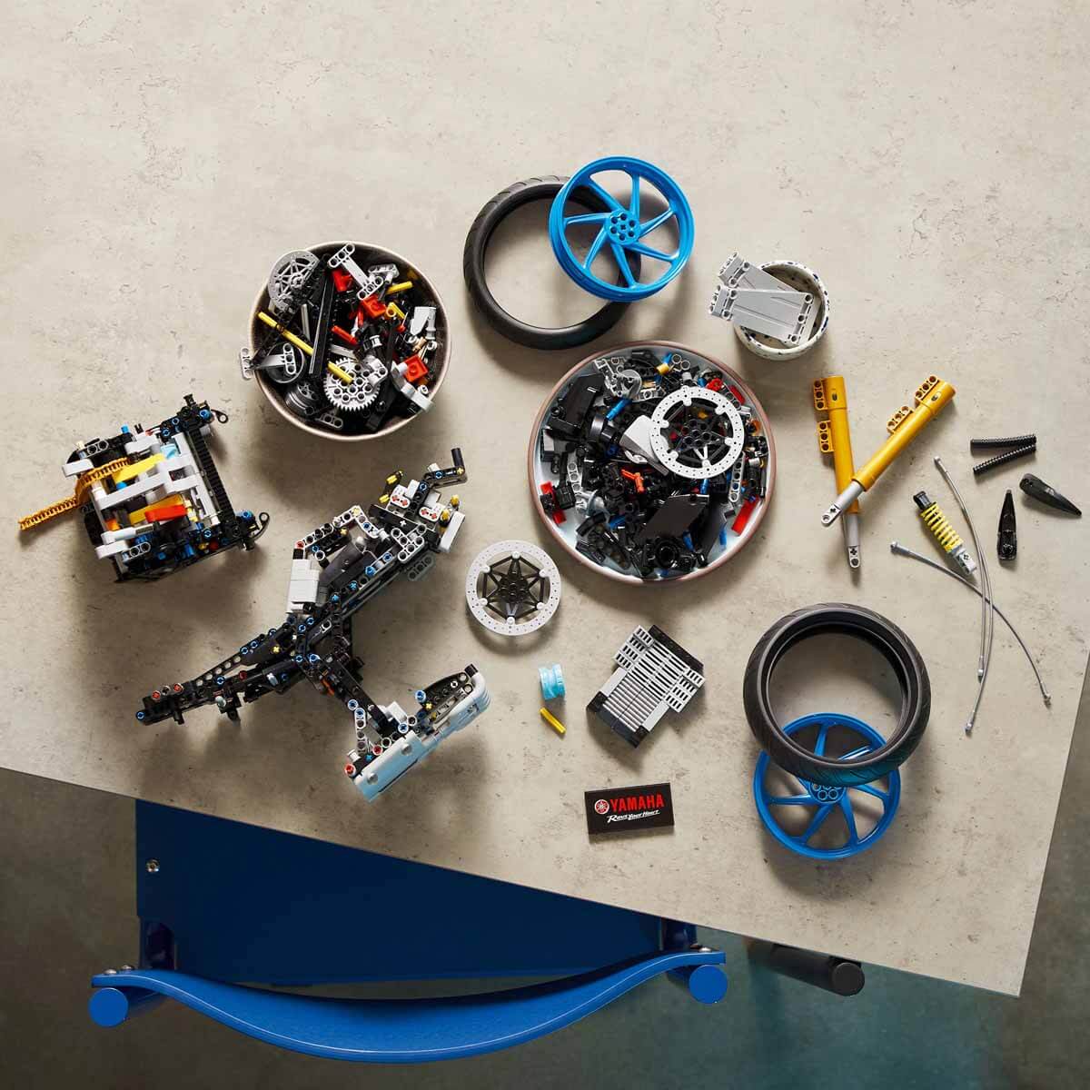 undefined - ac08e_LEGO_Technic_Yamaha_MT_10_SP_42159.jpg