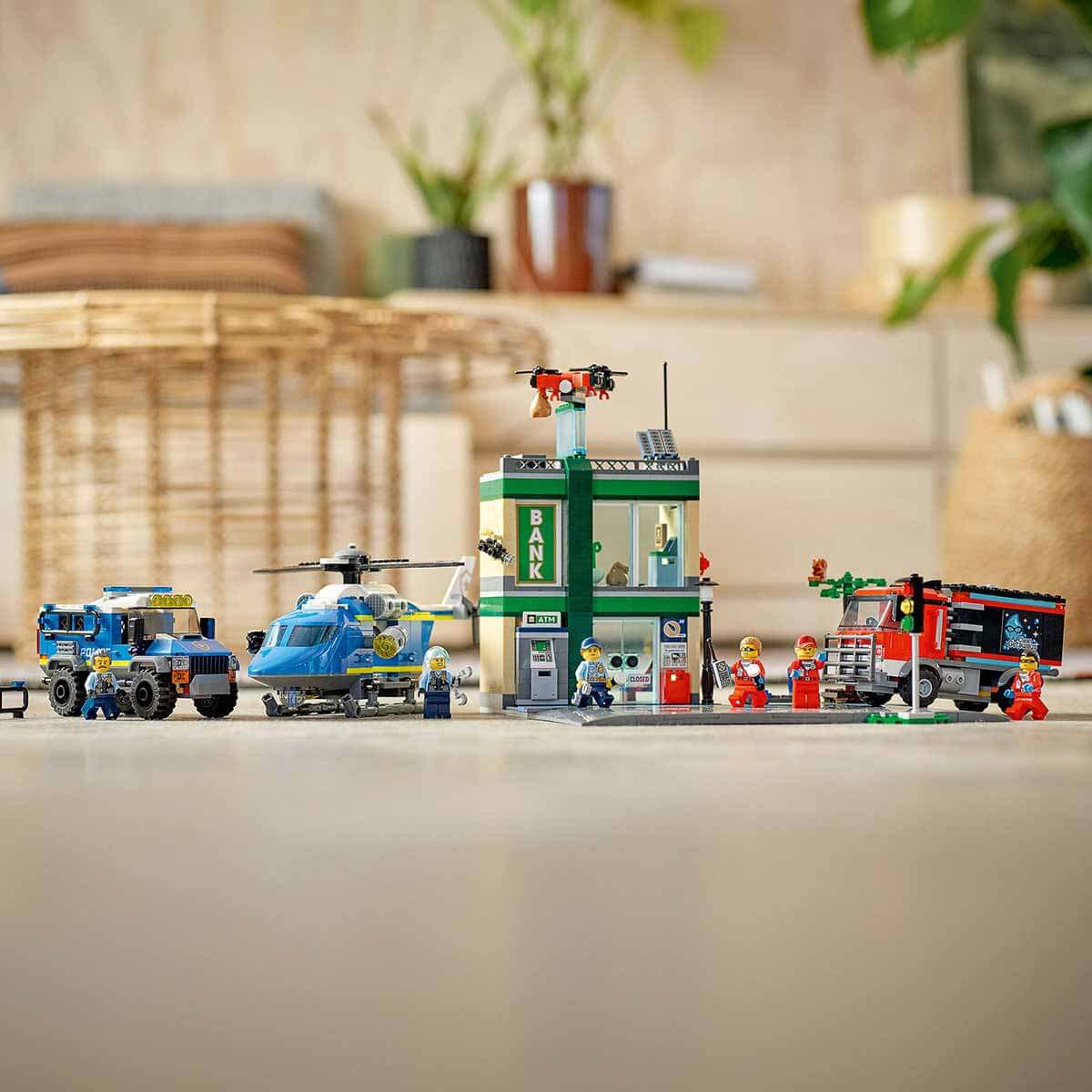 undefined - ad97e_LEGO_City_Bankada_Polis_Takibi_60317.jpg