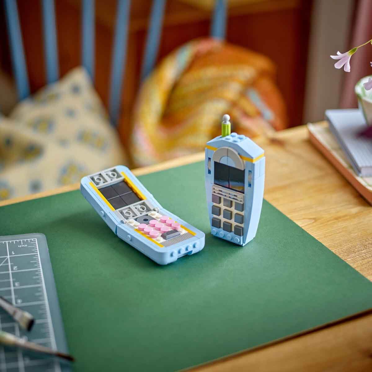 undefined - adddb_LEGO_Creator_3u_1_Arada_Retro_Telefon_31174_.jpg