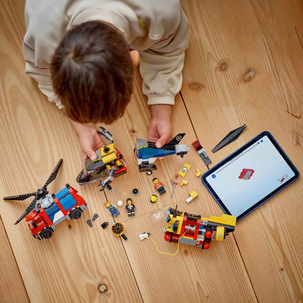 undefined - aed4a_LEGO_City_Helikopter_Itfaiye_Kamyonu_ve_Denizalti_.jpg