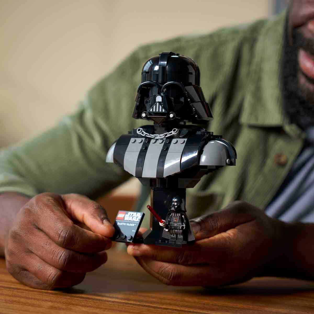 undefined - af3a1_LEGO_Star_Wars_Darth_Vader_Bustu_75439.jpg