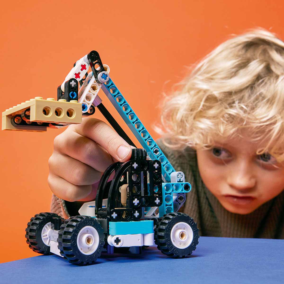 undefined - b3330_LEGO_Technic_Teleskopik_Yukleyici_42133.jpg