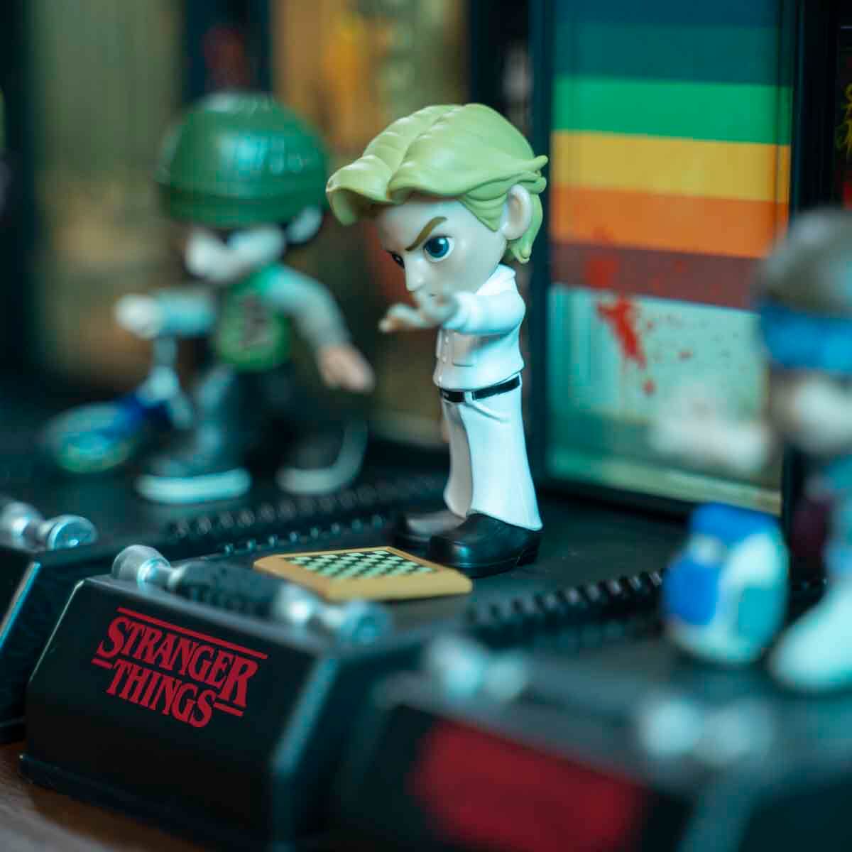 undefined - b37a7_Stranger_Things_Walkie_Talkie_Kapsul_Surpriz_Figur.jpg