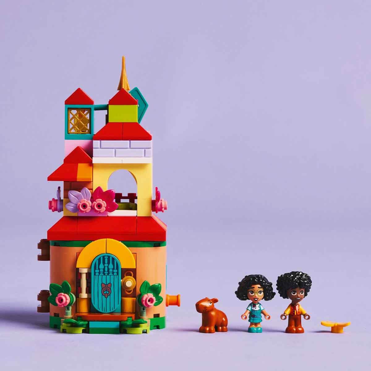 undefined - b4542_LEGO_Disney_Mini_Enkanto_Evi_43261.jpg
