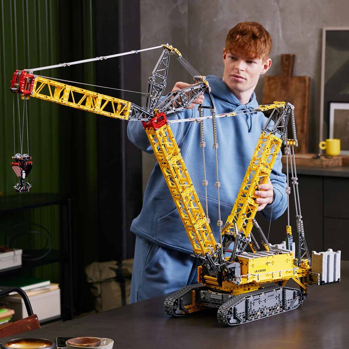 undefined - b486c_LEGO_Technic_Liebherr_Paletli_Vinc_LR_13000_42146.jpg