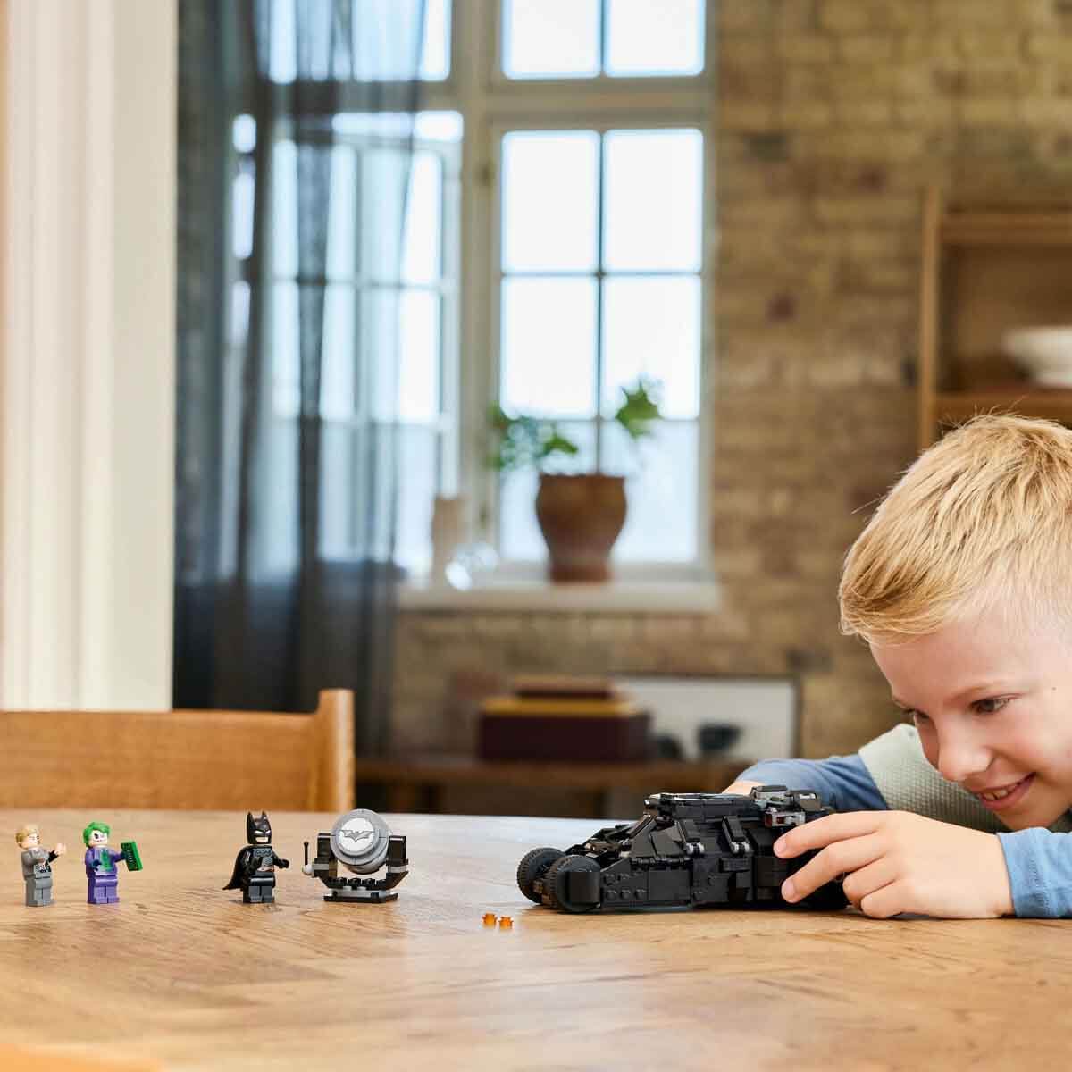 LEGO DC Batman: Batman Tumbler, Two-Face ve Joker'e Karşı 76303