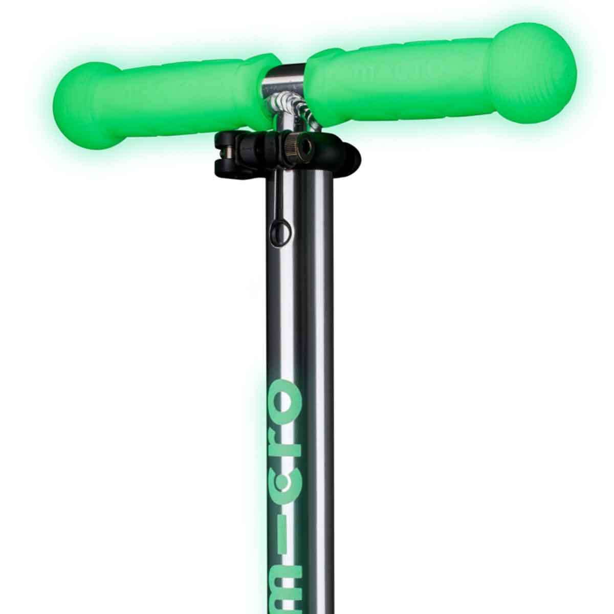 undefined - b6136_Micro_Mini_Deluxe_3_Tekerlekli_Isikli_Yesil_Scoote.jpg