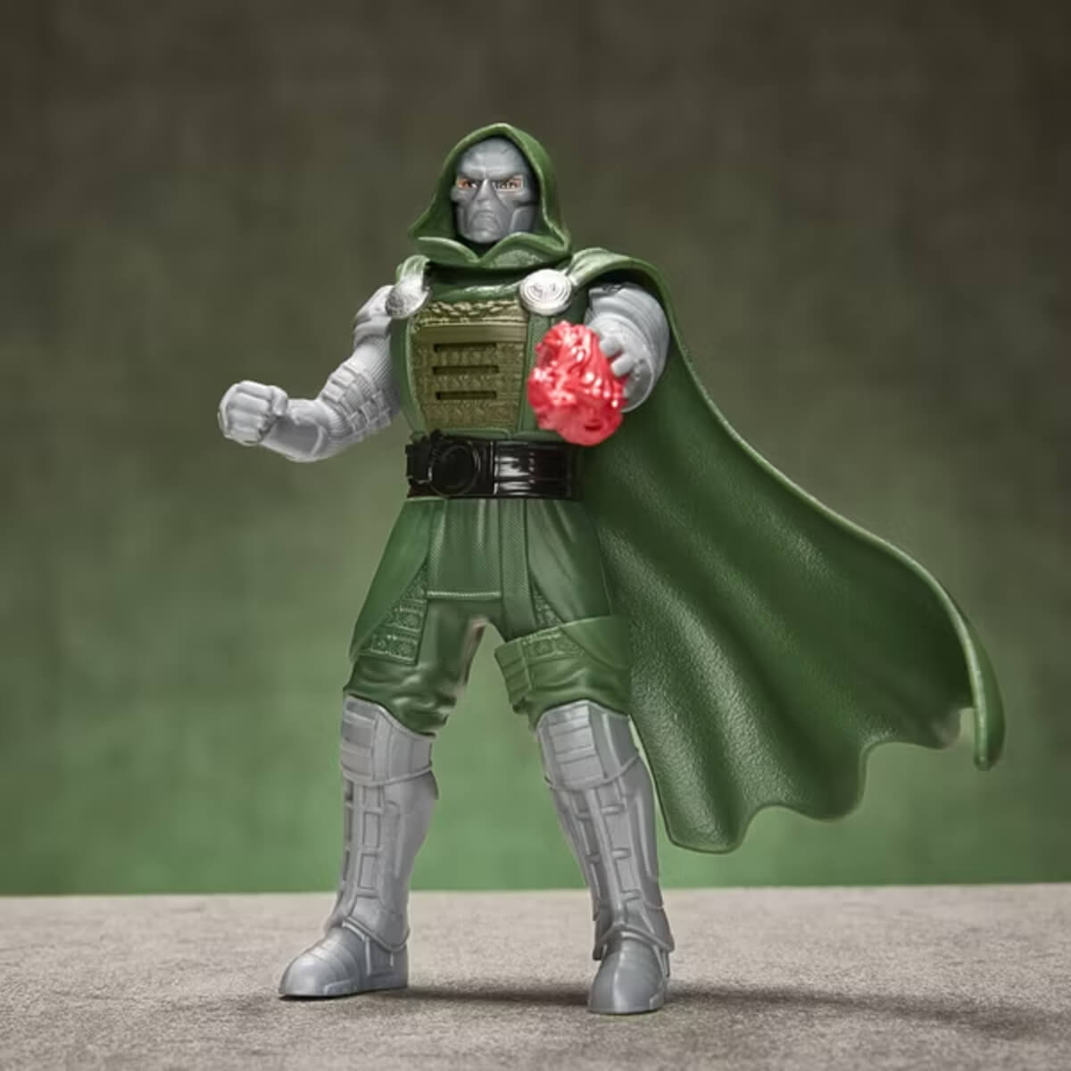 undefined - b733a_Sesli_Marvel_Avengers_Doomsday_Doctor_Doom_Figuru.jpg