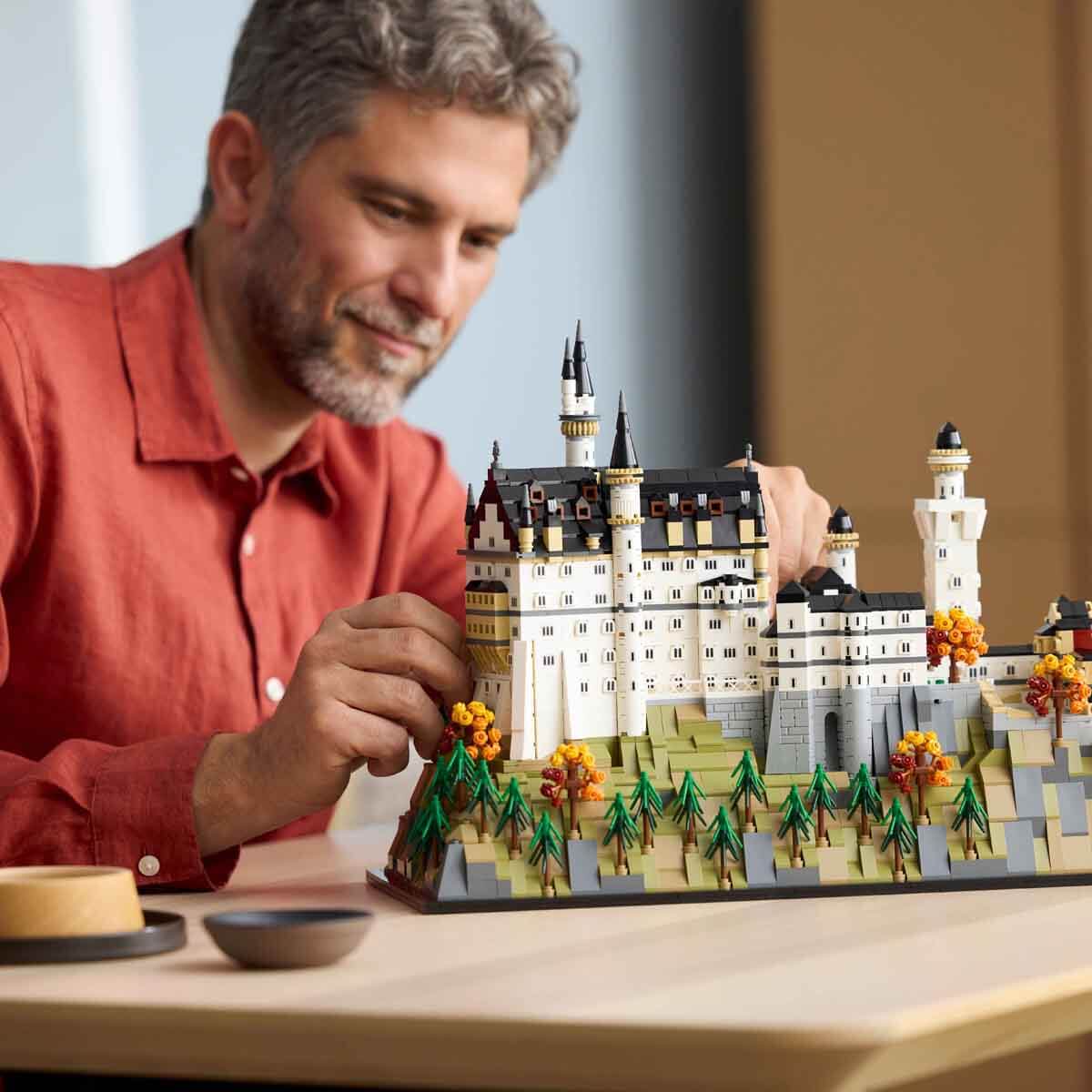 undefined - b78ee_LEGO_Architecture_Neuschwanstein_Satosu_21063_.jpg