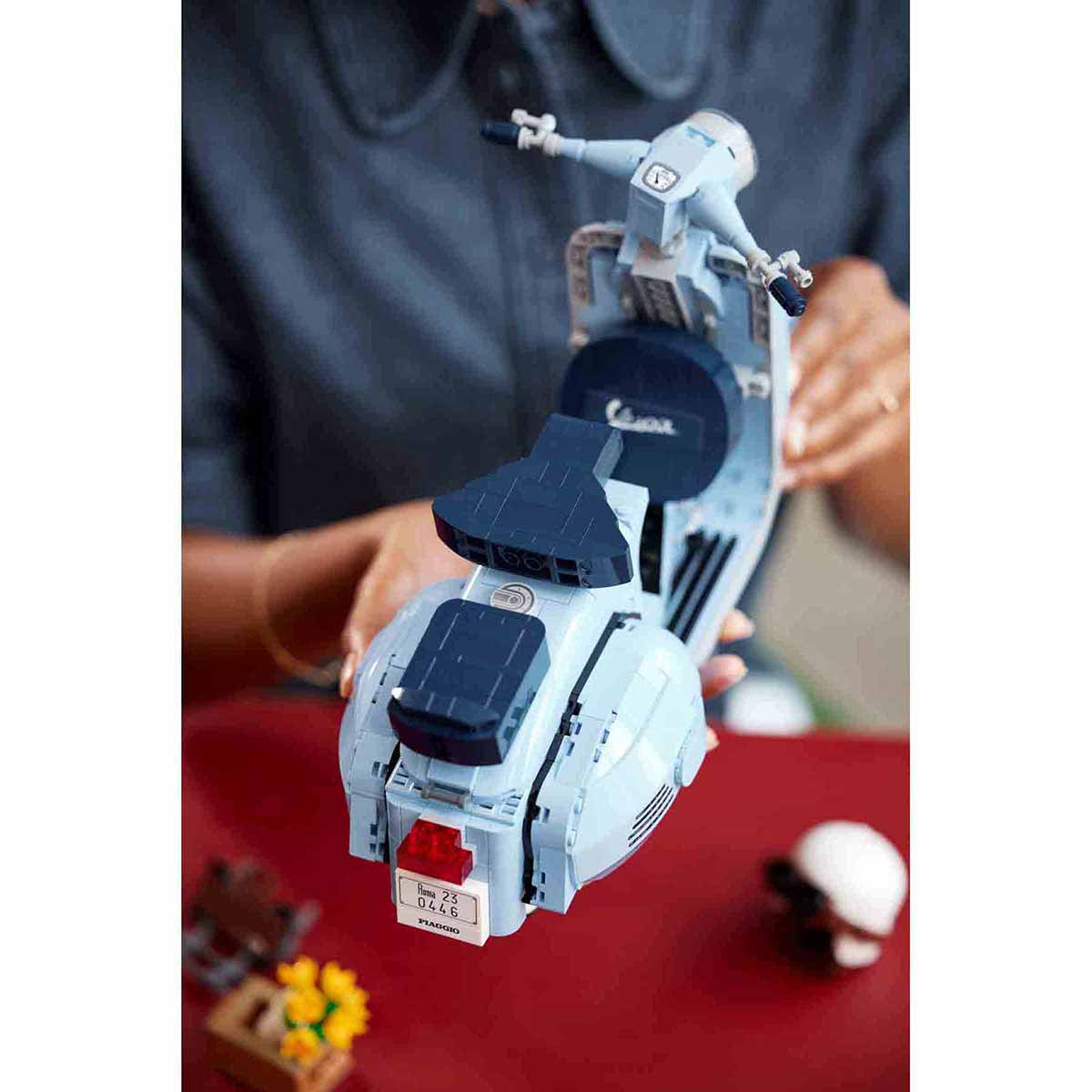undefined - b7d93_LEGO_Vespa_125_10298.jpg