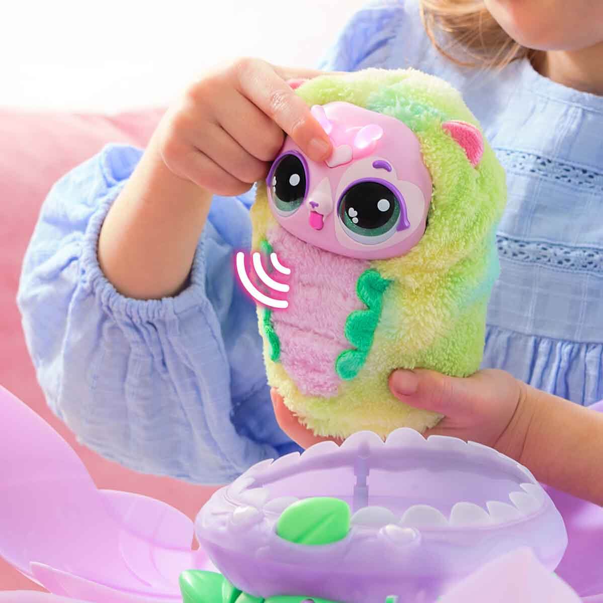 undefined - ba9d9_Sesli_ve_Isikli_Hatchimals_Bloomables_Puppyfly_Int.jpg